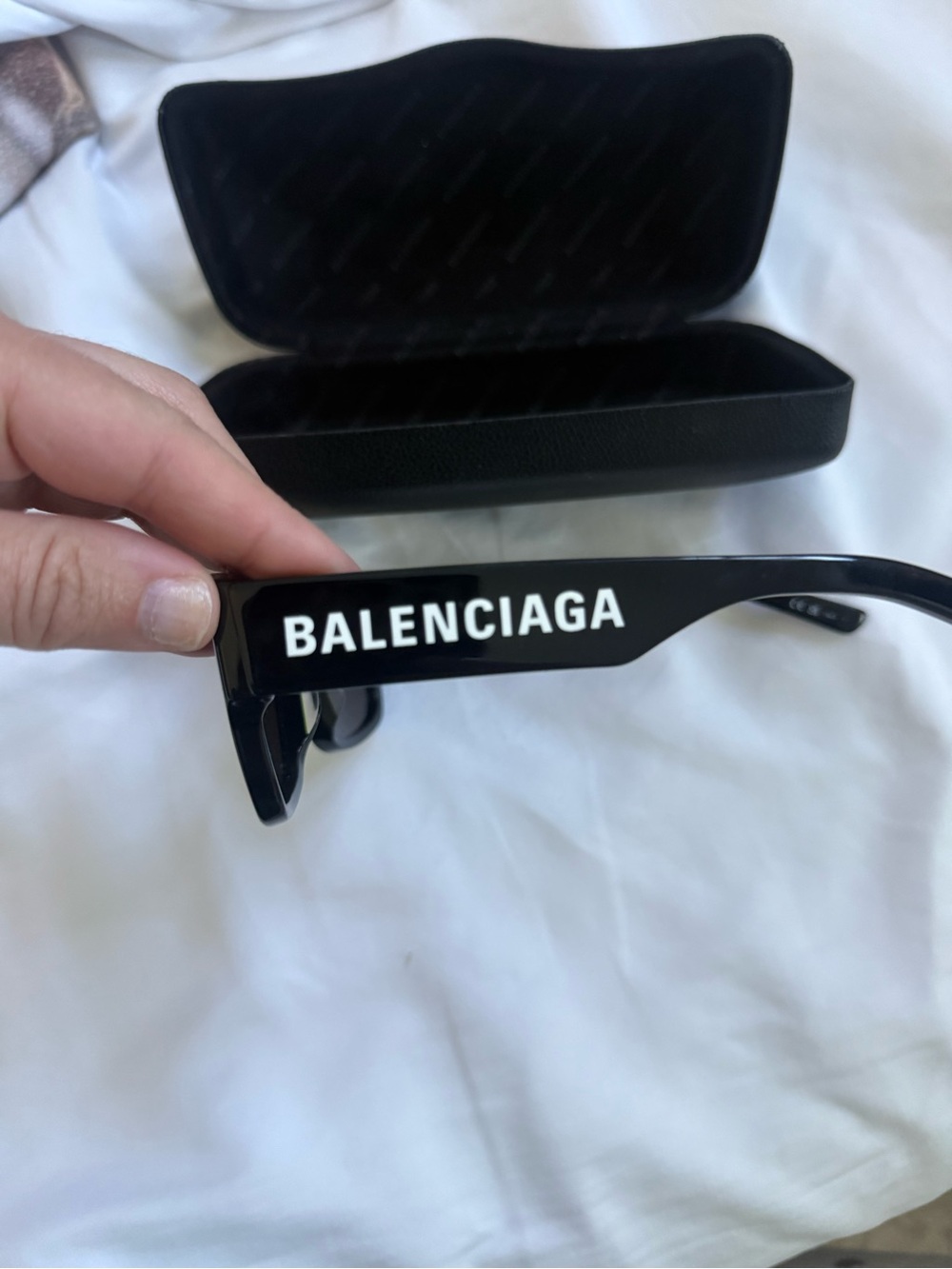 Balenciaga Black Oversized Rectangular Sunglasses - Picture 4 of 4